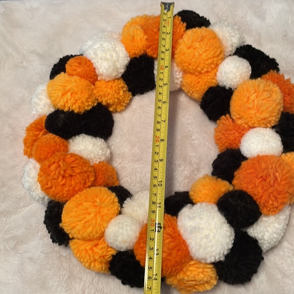 Halloween pompom wreath NWT - Picture 7 of 8